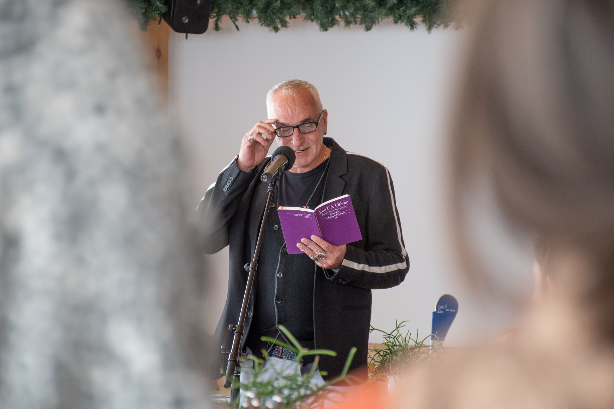 Lesung von Autor José Oliver beim Literaturevent in Oberlech am Arlberg