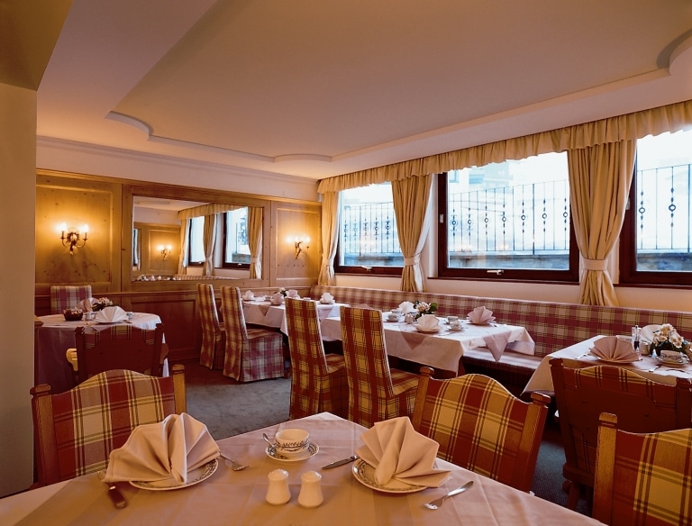 Frühstücksraum des 4-Sterne Superior Hotel Lech Landhaus Sonnenburg