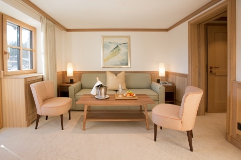 5 Sterne Hotel in Lech Das Stammhaus Sonnenburg ist ein exklusives 5 Sterne Hotel in Lech am Arlberg.