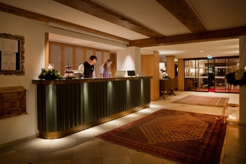 Concierge Service im 5-Sterne Hotel Sonnenburg Lech Service vom Sonnenburg Concierge im 5 Sterne Hotel Sonnenburg am Arlberg