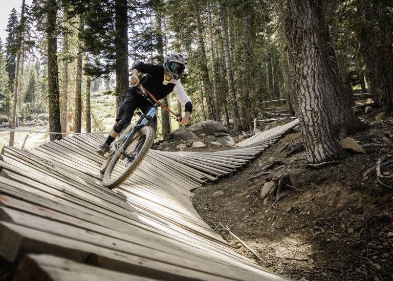 Downhiller und Mountainbiker finden in Lech am Arlberg fordernde, steile Routen