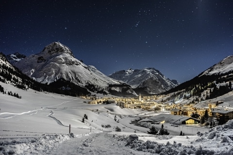 Winterliche Lech am Arlberg bei Nacht Winterliche Lech am Arlberg bei Nacht