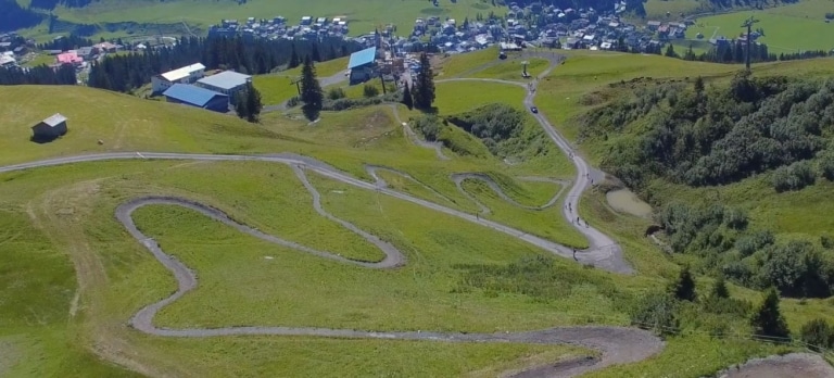 Sicht auf den Burgwaldtrail in Oberlech am Arlberg