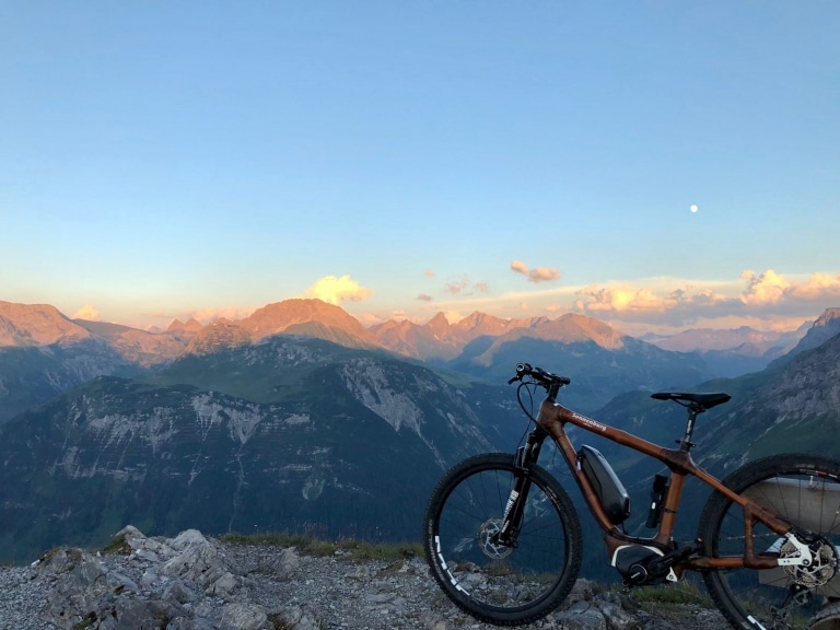 Gerade am Arlberg sind sie beliebt, die Bambus E-Bikes