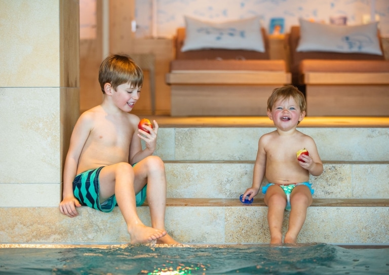 Familienurlaub im Hotel Sonnenburg am Arlberg: 5-Sterne Familienhotel Schwimmbad