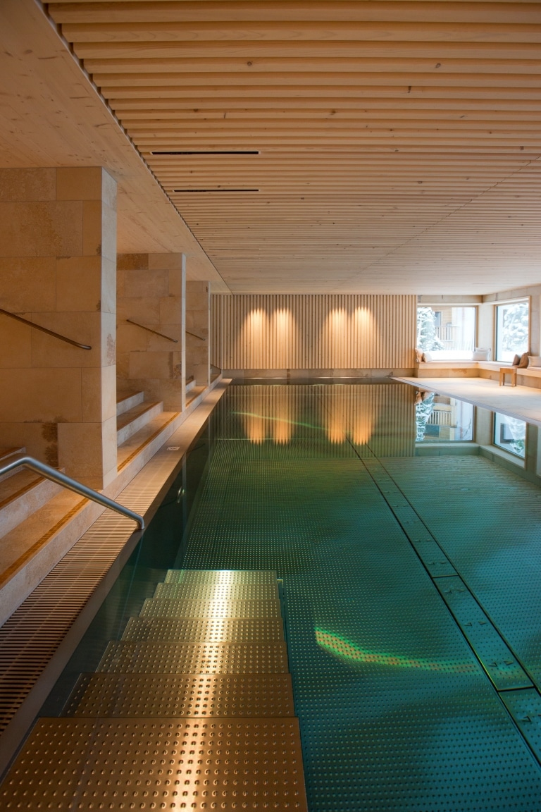 Die Sonnenburg in Oberlech am Arlberg ist ein Hotel mit Schwimmbad.