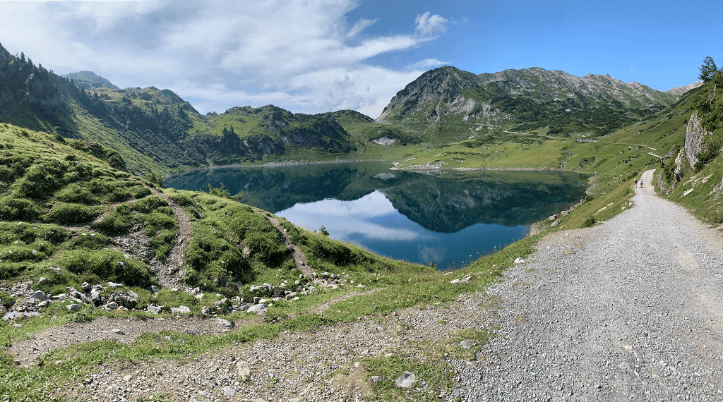 Erkunden Sie in Ihrem Wanderurlaub den Formarinsee in Lech am Arlberg