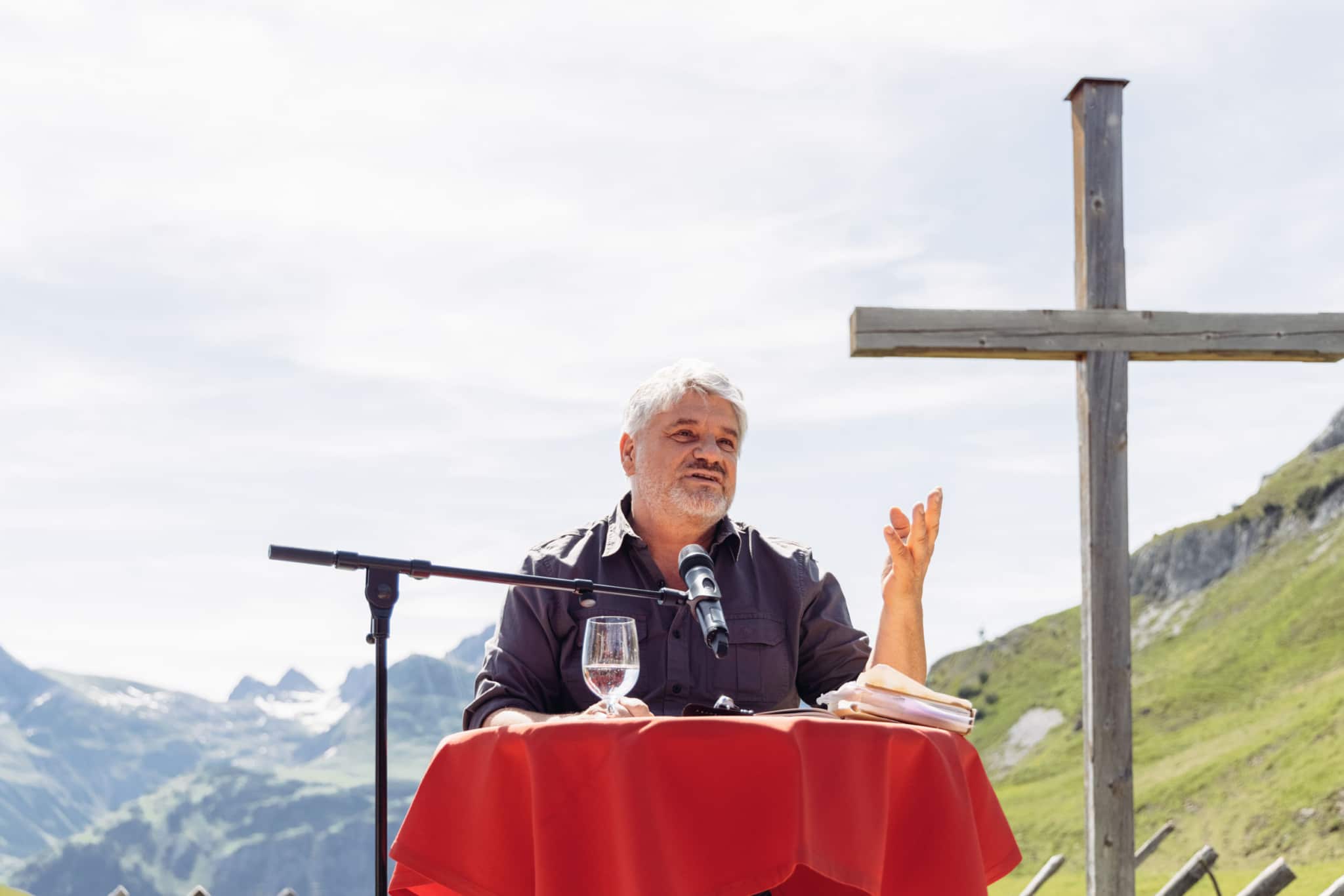 Schriftsteller Raoul Schrott bei einem Vortrag anlässlich des Literaricum Lech