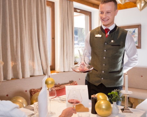 Stellenausschreibung Service Hotel Stellenausschreibung Service Hotel