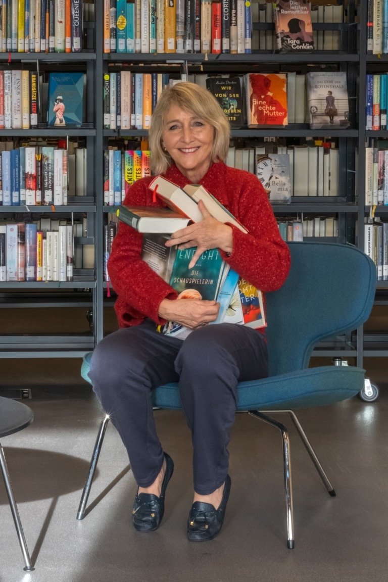Luzia Stettler präsetiert "Ein Hotel liest ein Buch"