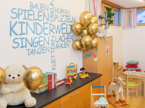 Stellenausschreibung Kinderbetreuer:in Stellenausschreibung Kinderbetreuung Hotel