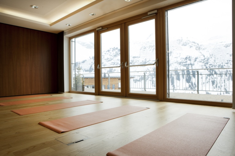 Raum mit Yogamatten